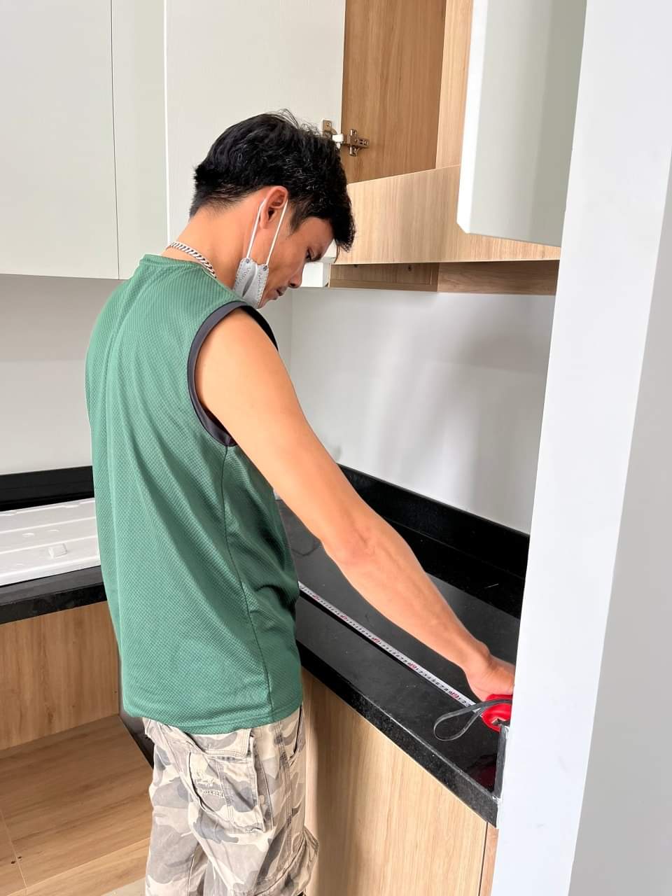 Bếp từ Kocher DI-806GE02 có tốt không ảnh thực tế kĩ thuật lắp tại nhà khách