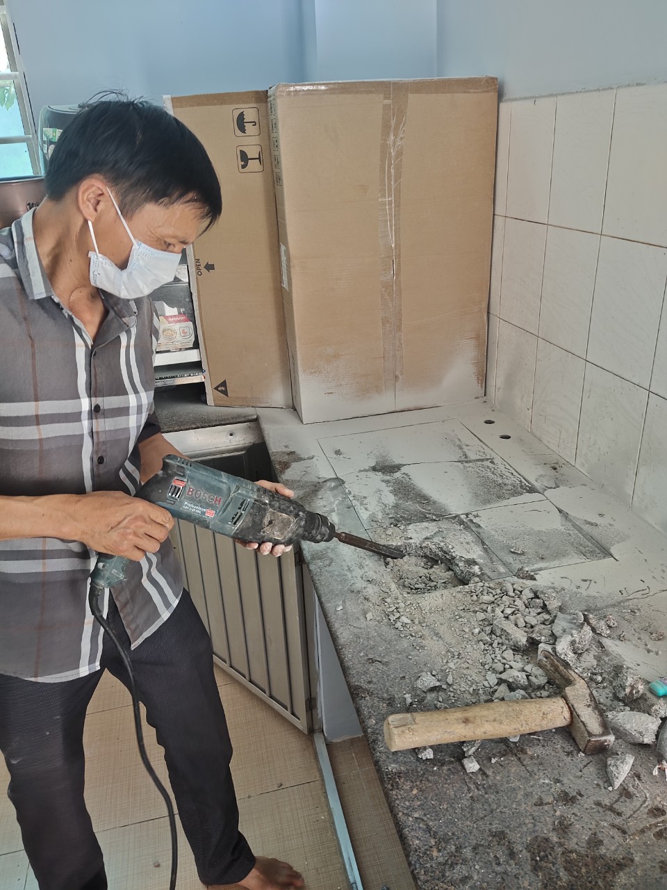 Bếp điện từ Junger CEJ-203-IF có tốt không ảnh thực tế kĩ thuật lắp tại nhà khách