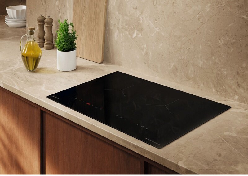 Bếp từ đôi Electrolux EHI7252BF có những tính năng gì để thu hút khách hàng